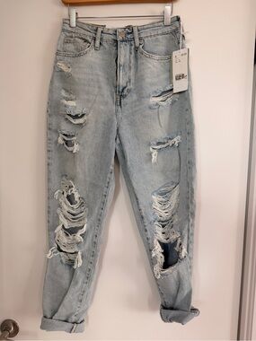 H&M Light Wash Distressed Women’s Jeans